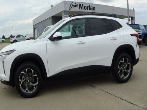 Used 2025 Chevrolet Trax LT w/ LT Convenience Package FWD image 1