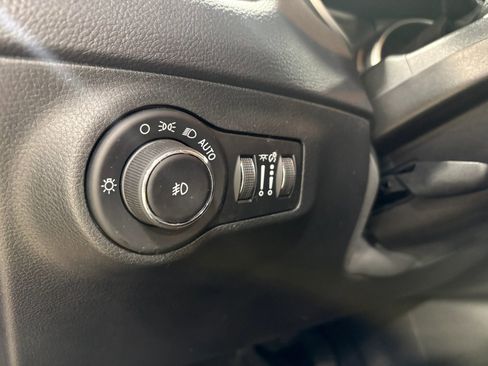 Used 2018 Jeep Compass Latitude w/ Popular Equipment Group image 24