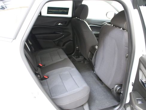 Certified 2025 Chevrolet Trax LS FWD image 27