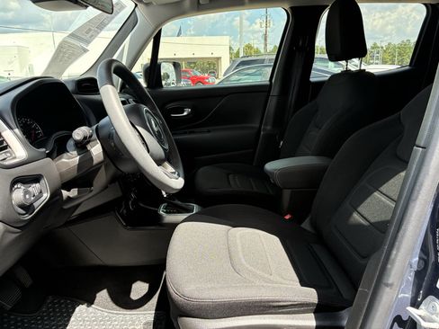 Used 2022 Jeep Renegade Latitude AWD/4WD image 10