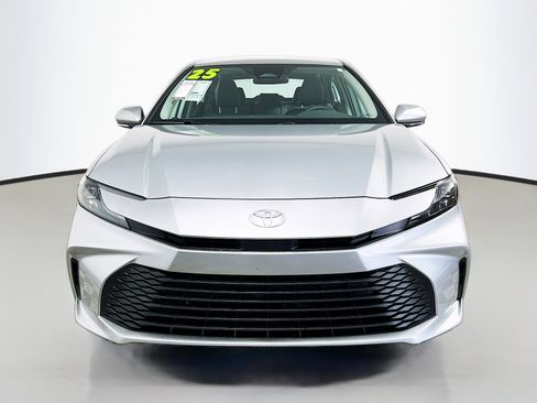 Used 2025 Toyota Camry LE FWD image 11