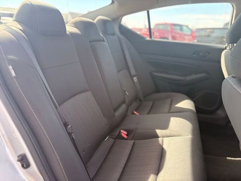 Used 2024 Nissan Altima 2.5 SV FWD image 12