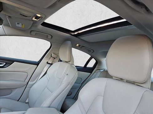 Used 2019 Volvo S60 T5 Momentum image 14