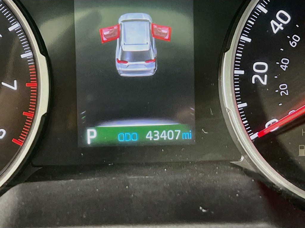Certified 2022 Toyota RAV4 XLE w/ XLE Grade Weather Package AWD/4WD image 11