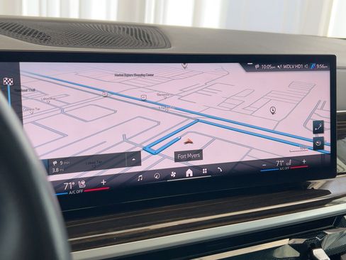 Used 2025 BMW X5 xDrive50e image 24