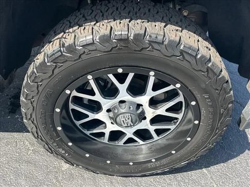 Used 2018 Chevrolet Silverado 1500 LT w/ All Star Edition AWD/4WD image 30