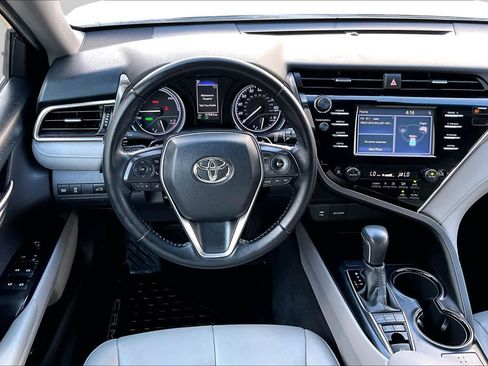 Used 2018 Toyota Camry SE FWD image 6