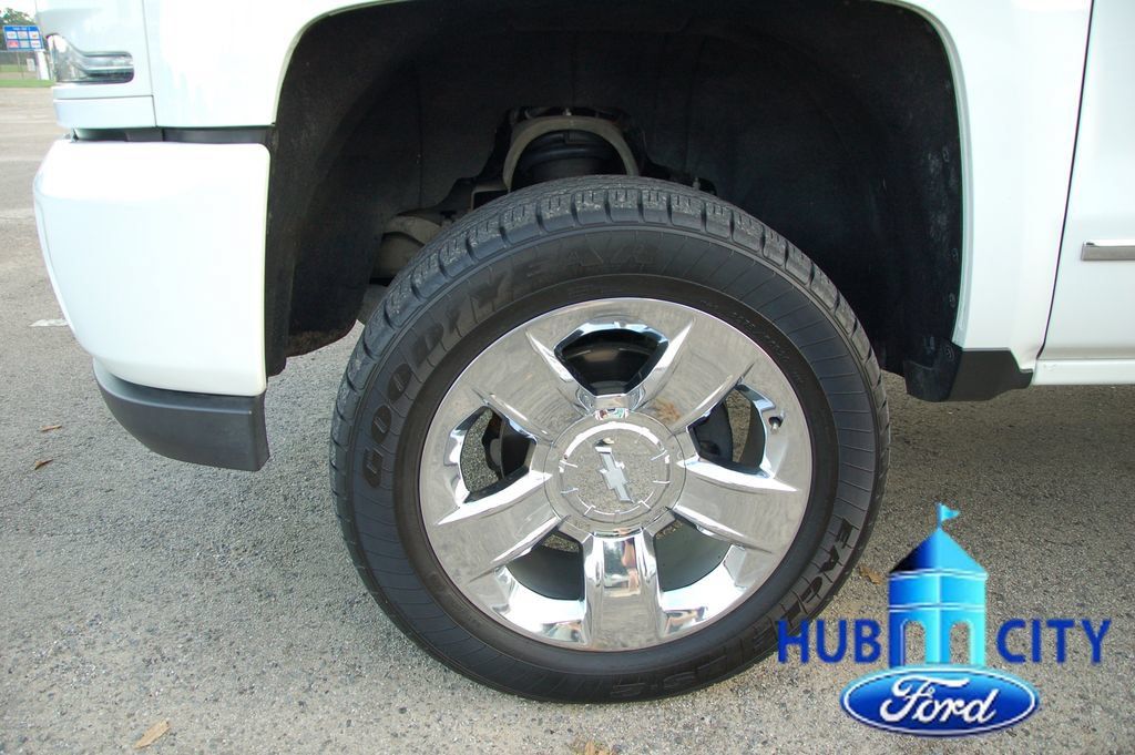 Used 2018 Chevrolet Silverado 1500 LTZ Z71 w/ LTZ Plus Package AWD/4WD image 9