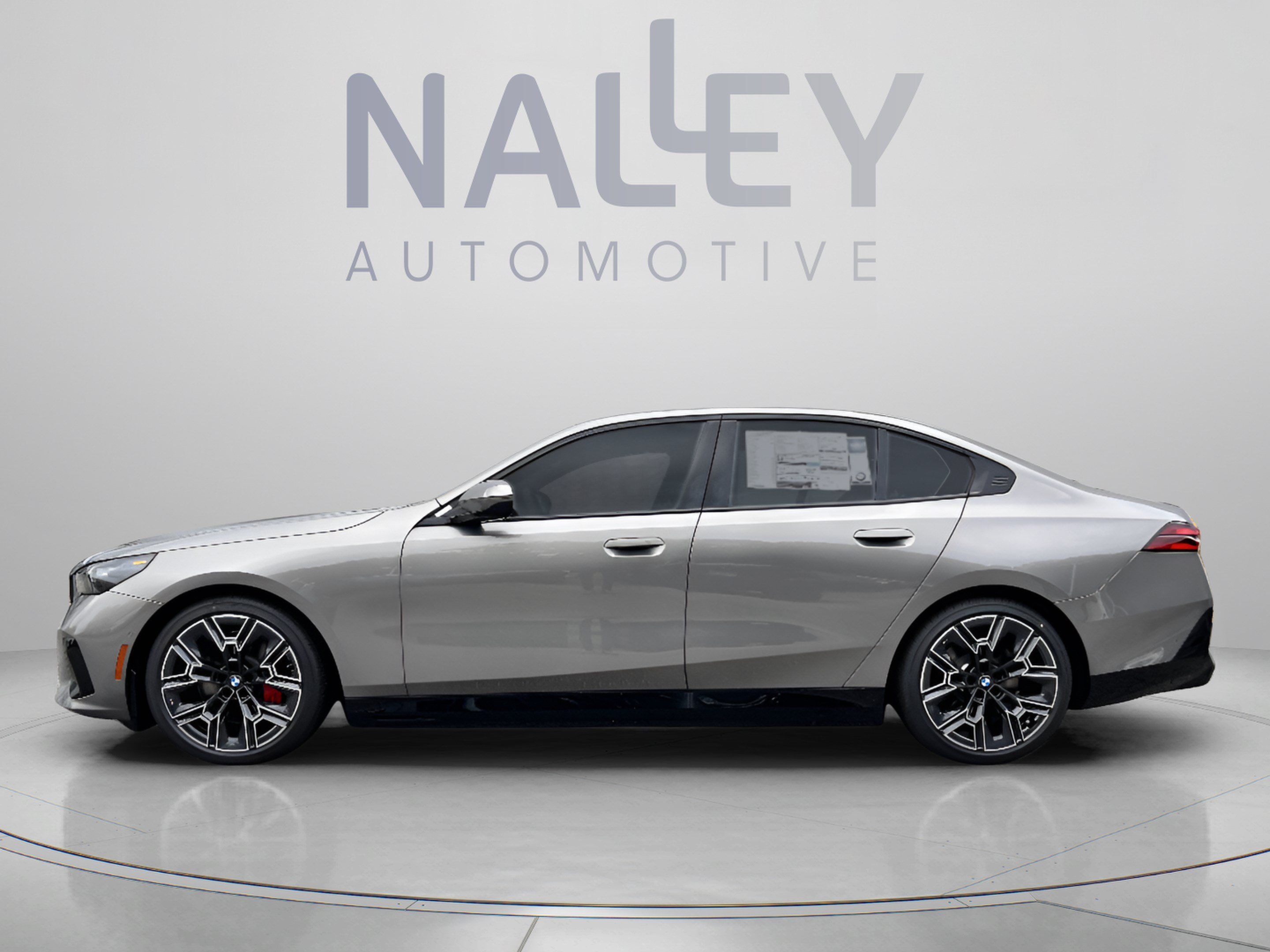 Used 2027 BMW i5 eDrive40 w/ M Sport Package RWD image 2