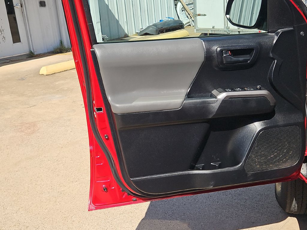 Used 2022 Toyota Tacoma SR5 RWD image 12
