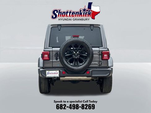 Used 2025 Jeep Wrangler Unlimited Sahara w/ Safety Group AWD/4WD image 8