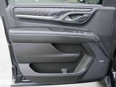 Used 2023 GMC Yukon XL Denali image 17