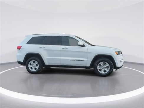 Used 2017 Jeep Grand Cherokee Laredo image 9