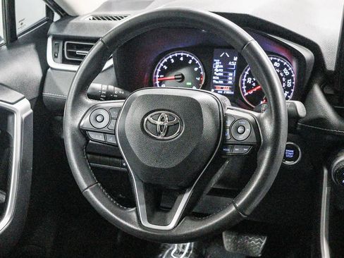 Used 2022 Toyota RAV4 XLE Premium FWD image 17