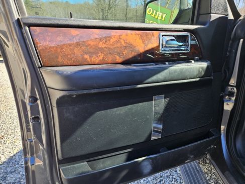 Used 2015 Lincoln Navigator 2WD image 9