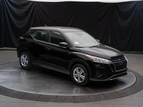 New 2025 Nissan Kicks Play S image 2