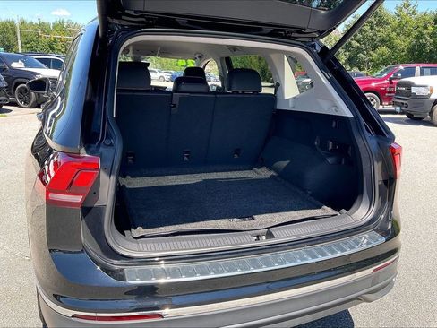 Used 2024 Volkswagen Tiguan SE AWD/4WD image 34
