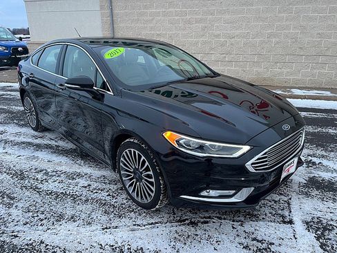 Used 2017 Ford Fusion SE image 2