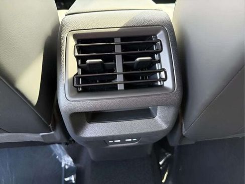 New 2026 Volkswagen Tiguan SE FWD image 8