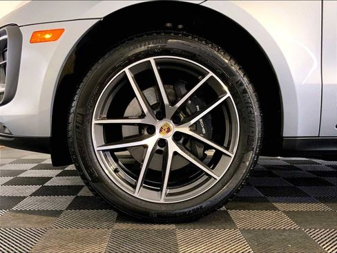 Certified 2026 Porsche Macan AWD/4WD image 11