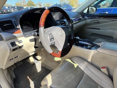 Used 2014 Lexus LS 460 image 17