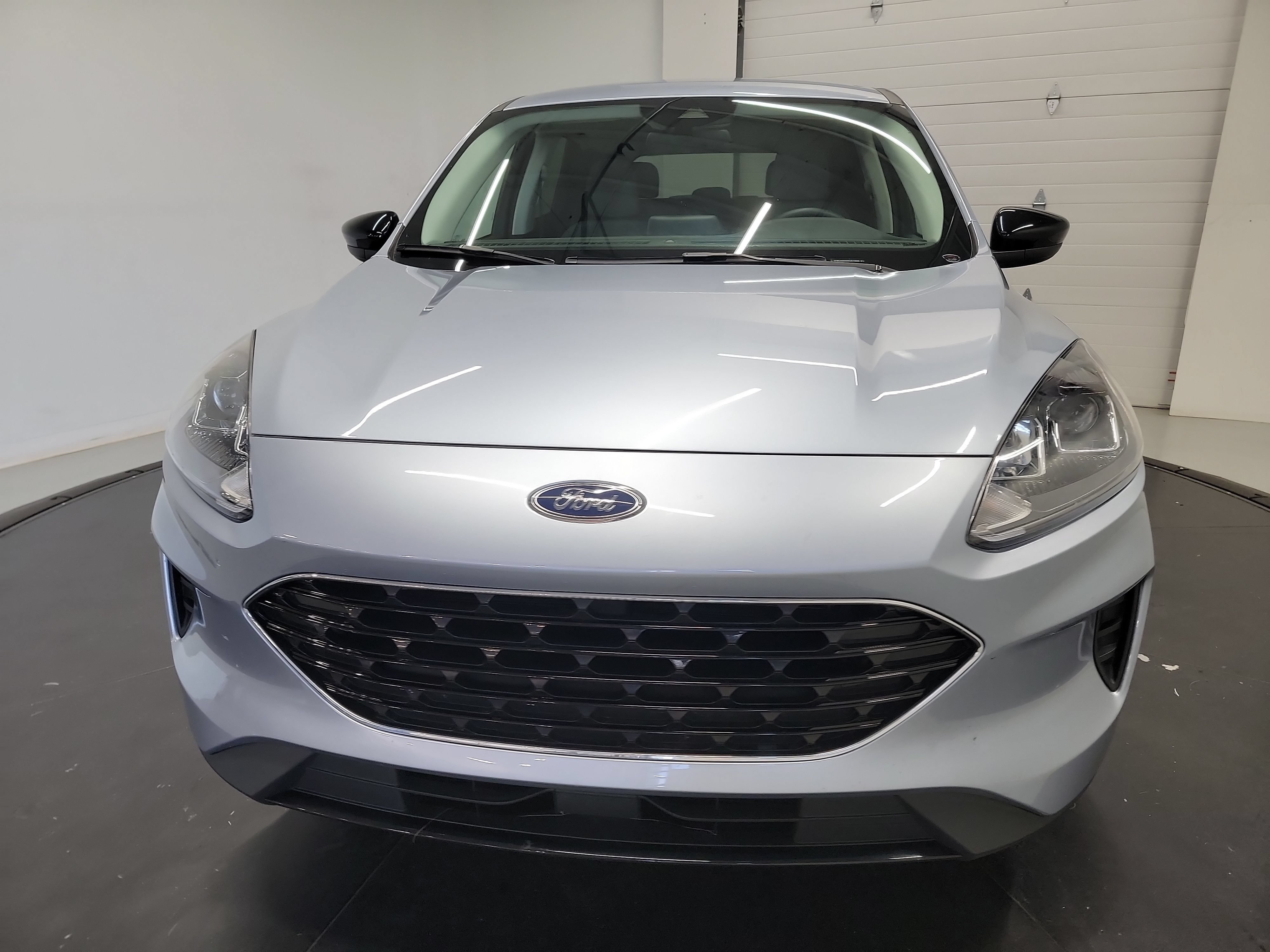 Used 2022 Ford Escape SE w/ SE Sport Appearance Package FWD image 2