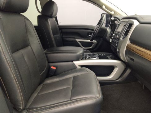 Used 2017 Nissan Titan SL RWD image 21
