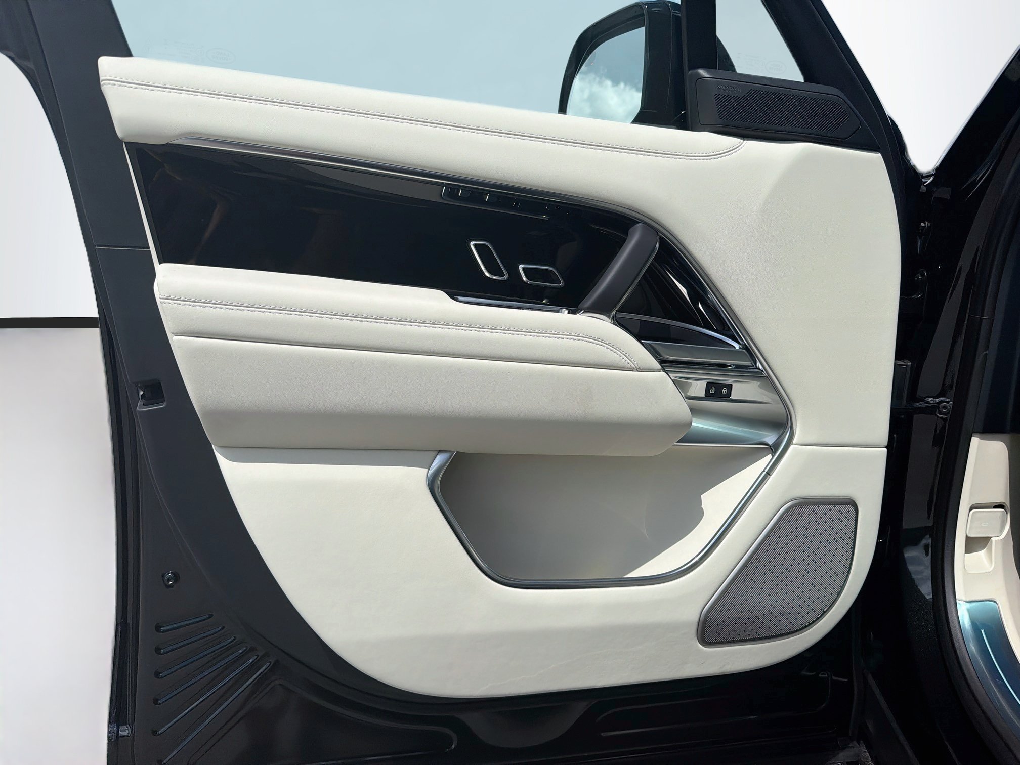 New 2026 Land Rover Range Rover Autobiography AWD/4WD image 23
