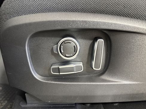 New 2025 Land Rover Defender 130 V8 image 24