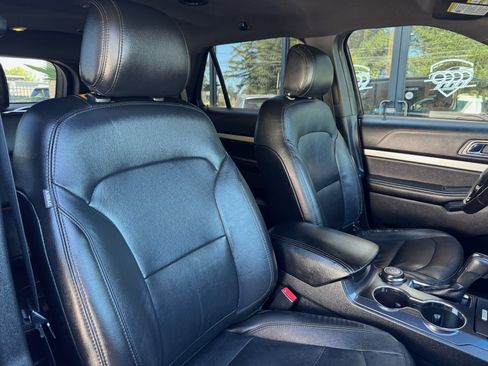 Used 2016 Ford Explorer XLT w/ Equipment Group 202A AWD/4WD image 25