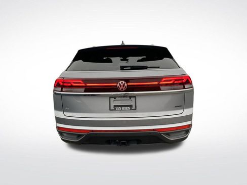 New 2025 Volkswagen Atlas Cross Sport SE image 12