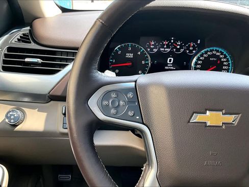 Used 2017 Chevrolet Suburban LT RWD image 24