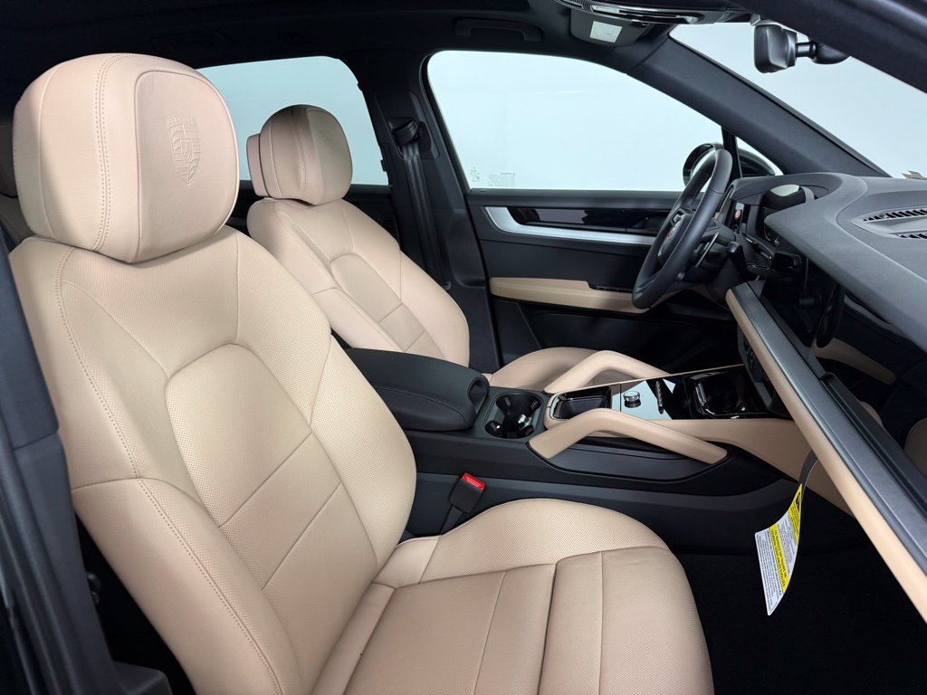 Certified 2026 Porsche Cayenne AWD/4WD image 16