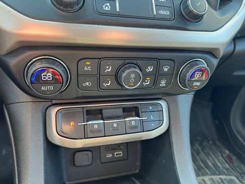 Used 2021 GMC Acadia Denali w/ Denali Ultimate Package image 17