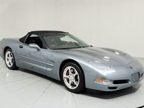 Used 2004 Chevrolet Corvette Base w/ Preferred Equipment Group image 7