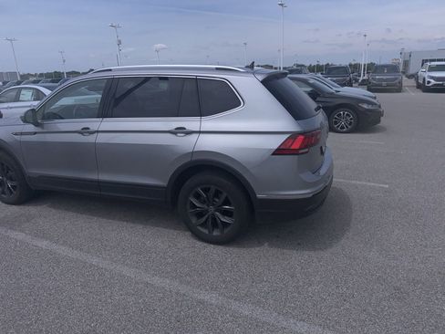 Used 2022 Volkswagen Tiguan SE AWD/4WD image 5