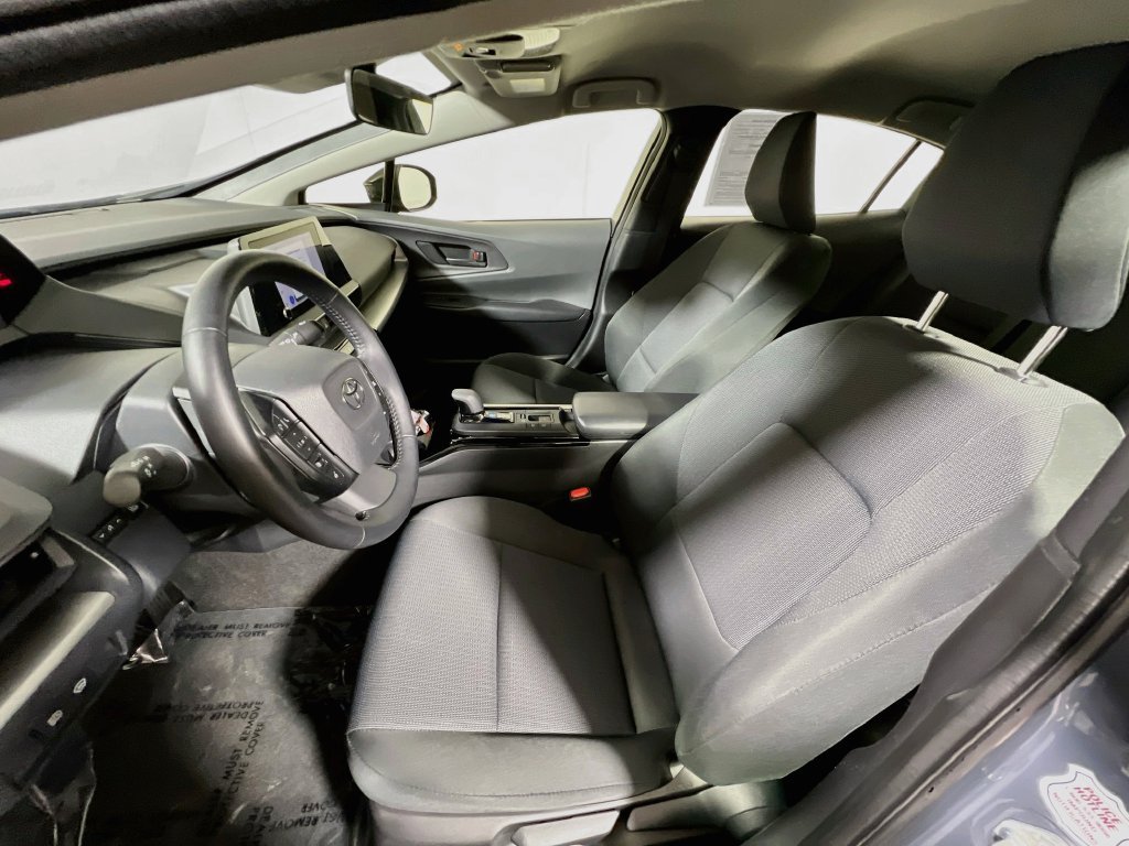 Certified 2025 Toyota Prius LE FWD image 18