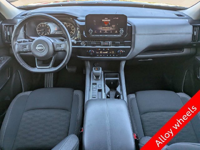 Used 2024 Nissan Pathfinder SV FWD image 6