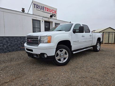 Used 2014 GMC Sierra 2500 Denali w/ Suspension Package, Off-Road image 1
