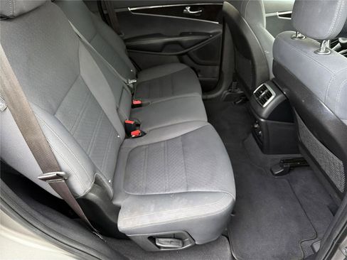 Used 2016 Kia Sorento LX w/ LX Convenience Package image 15