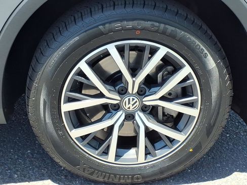 Certified 2020 Volkswagen Tiguan SE w/ Panoramic Sunroof Package AWD/4WD image 9