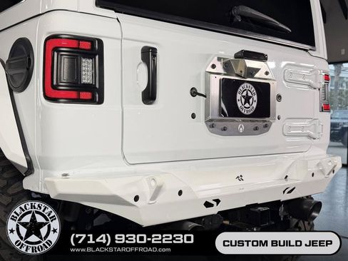 Used 2025 Jeep Wrangler Unlimited Rubicon AWD/4WD image 10