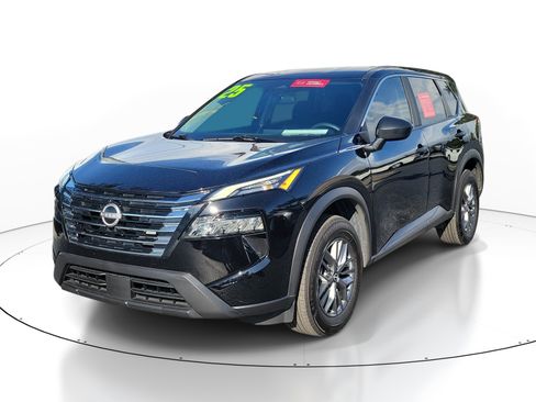 Certified 2025 Nissan Rogue S FWD image 3