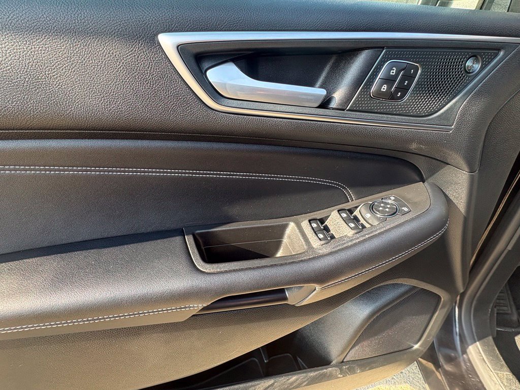 Used 2024 Ford Edge Titanium AWD/4WD image 17
