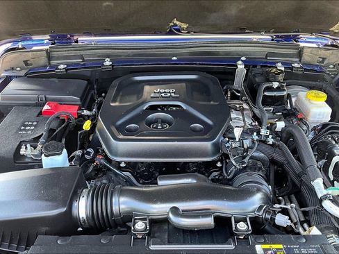Used 2020 Jeep Wrangler Unlimited Sahara AWD/4WD image 9