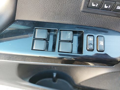 Used 2018 Toyota RAV4 Limited w/ Protection Package image 29