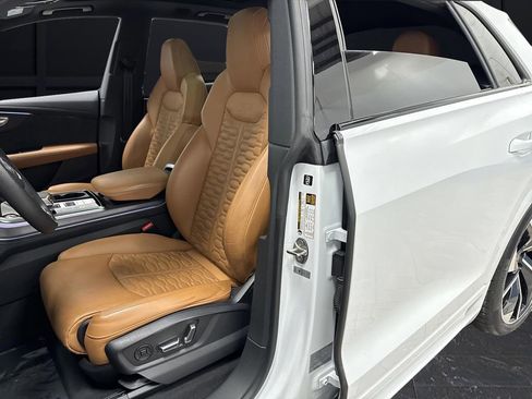 Used 2023 Audi RS Q8 4.0T w/ Black Optic Package image 4