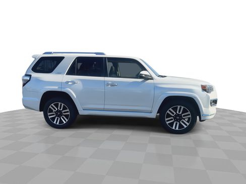 Used 2015 Toyota 4Runner SR5 image 9