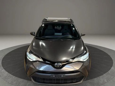 Used 2022 Toyota C-HR XLE image 3