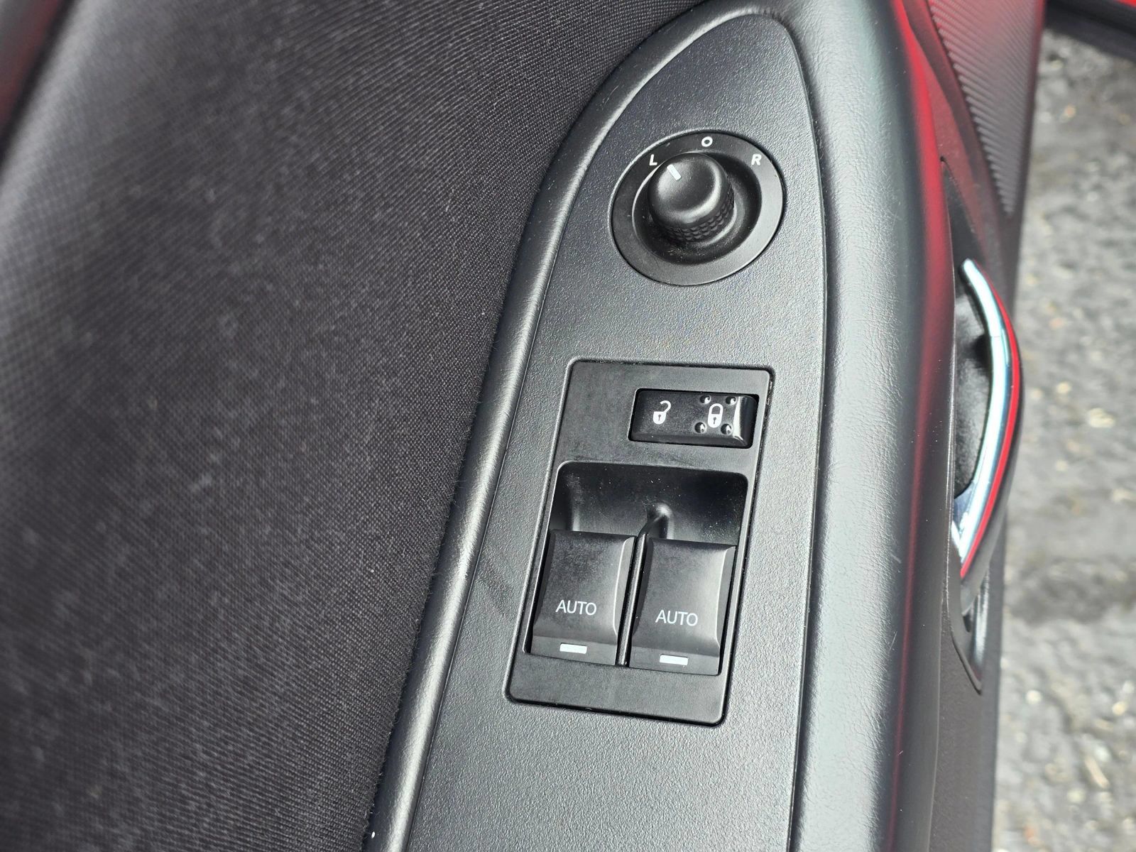 Used 2014 Dodge Challenger SXT RWD image 18